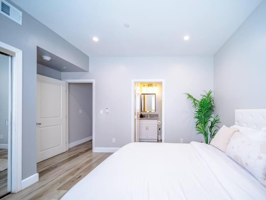 Apartment 4bd Townhome Sleeps 10 Near Usc/dtla/expo Los Angeles