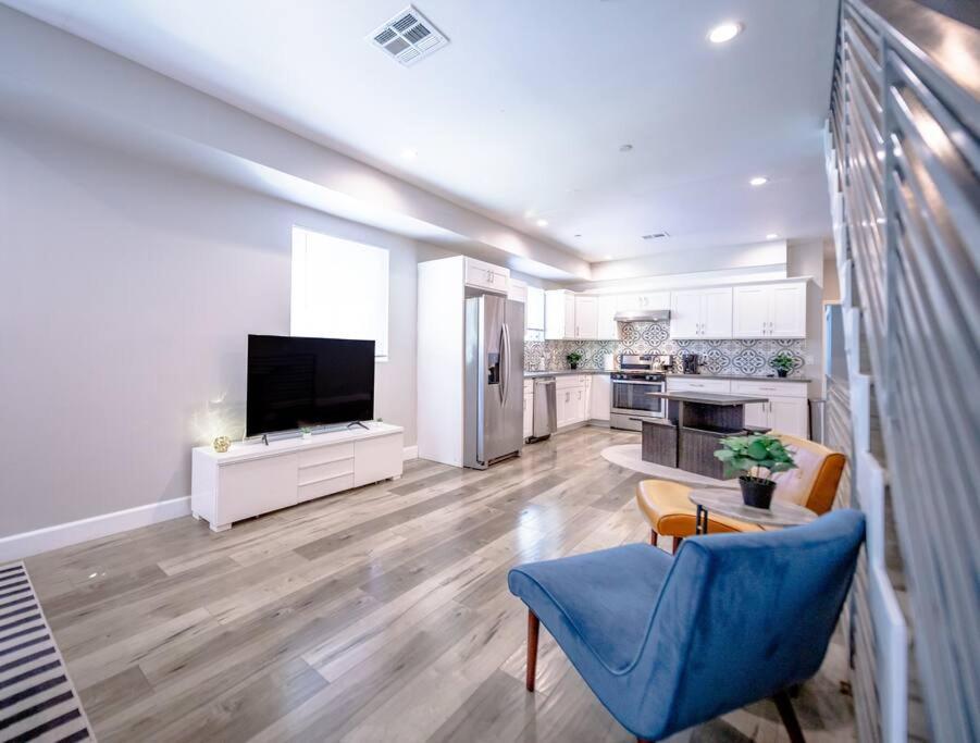 Apartment 4bd Townhome Sleeps 10 Near Usc/dtla/expo *